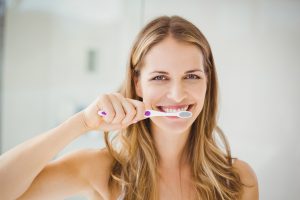 Le tecniche per pulire al meglio i denti